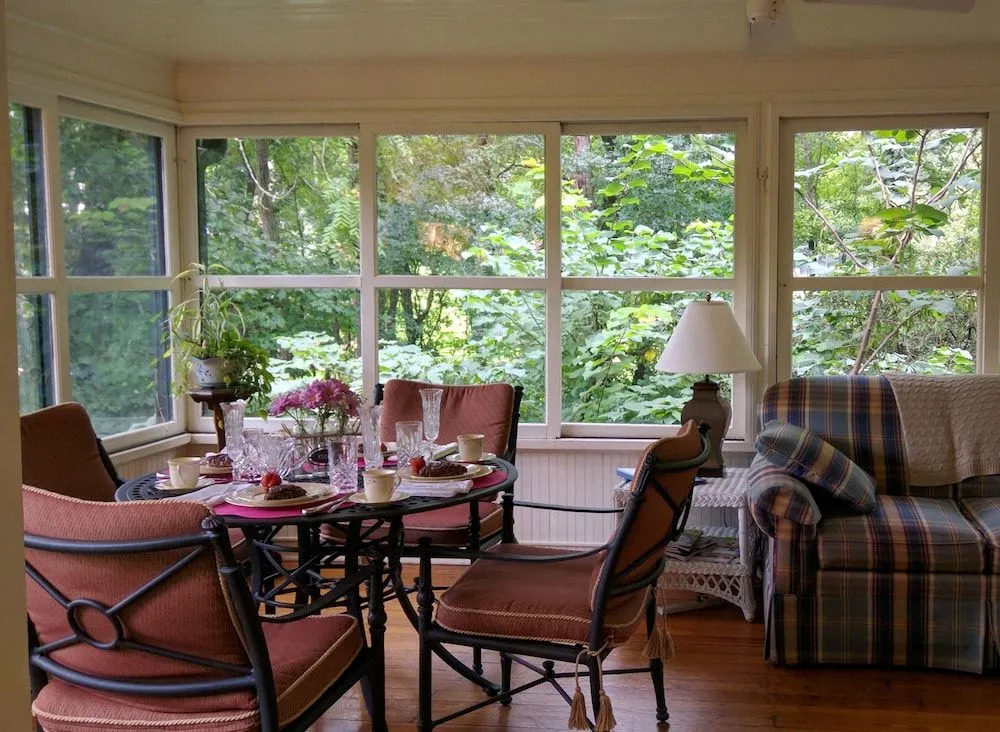 Pinecrest Bed & Breakfast