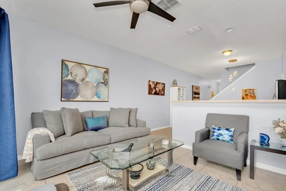 Gorgeous 3 bed Room Townhome Minutes to all the Attractions