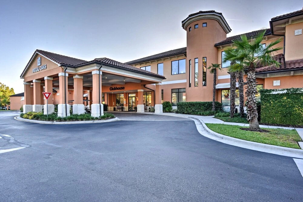 Cozy Resort Townhome w/ Gas Grill, 3 Mi to Disney!