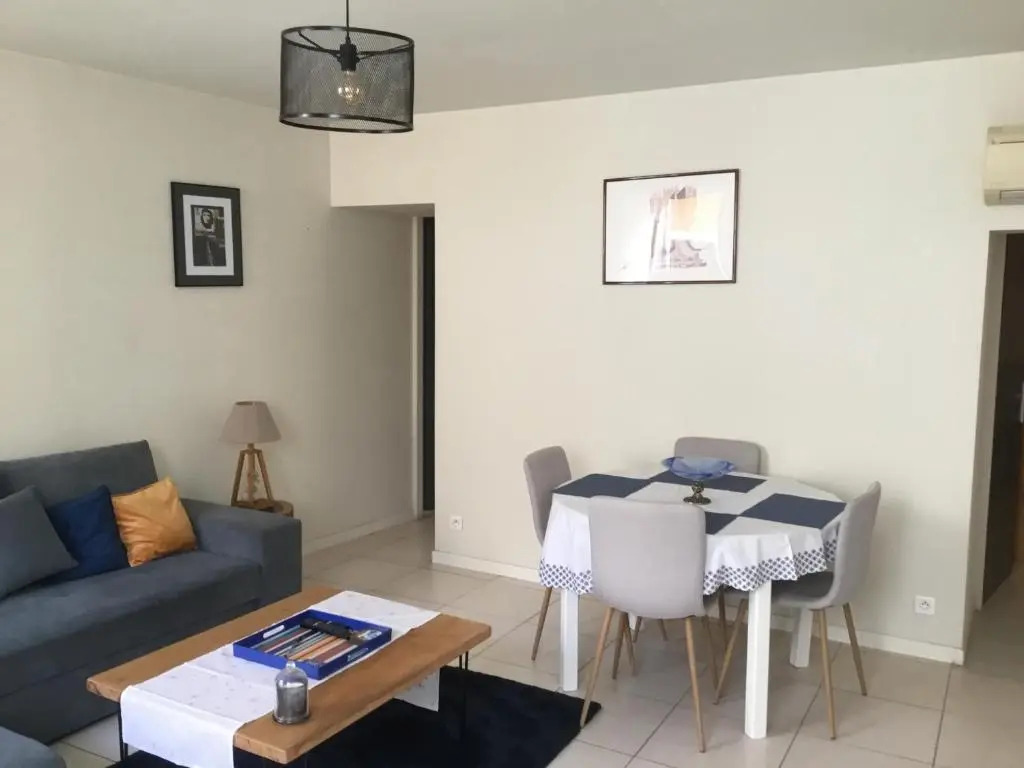 Quartier historique Plein coeur d Ajaccio proche de toutes commodités plage à 150m Grand F2 4 couchages 56 M2