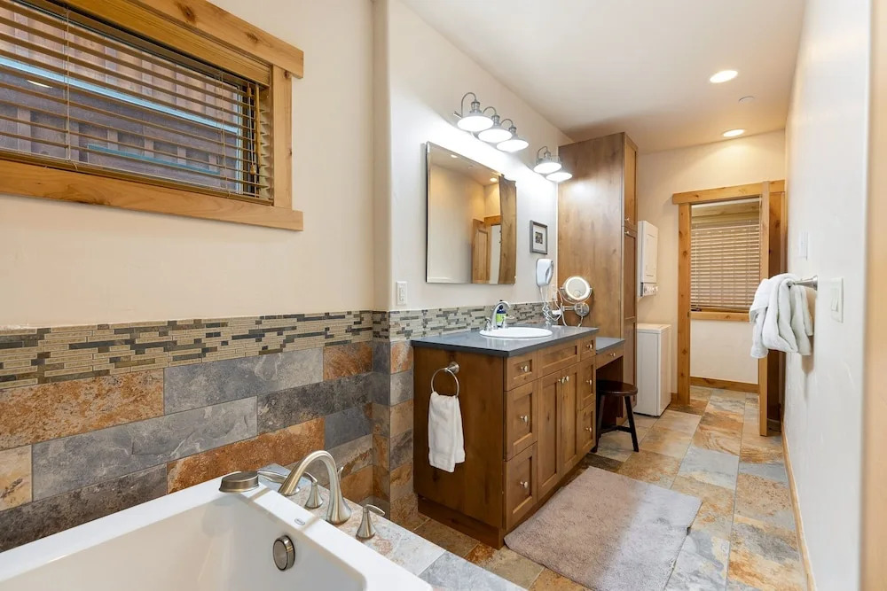 8201 Mill Creek - Private Hot Tub! 3 Bedroom Condo by RedAwning