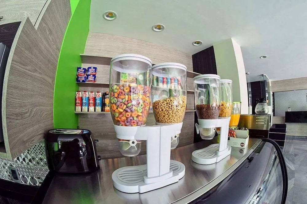 HOTEL LEMON GREEN -Zona Expo Frente al Centro de Convenciones
