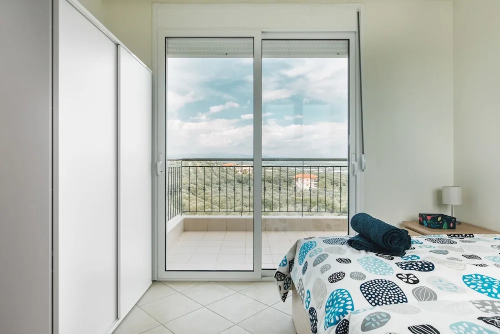 Chloe Apartments by QR booking