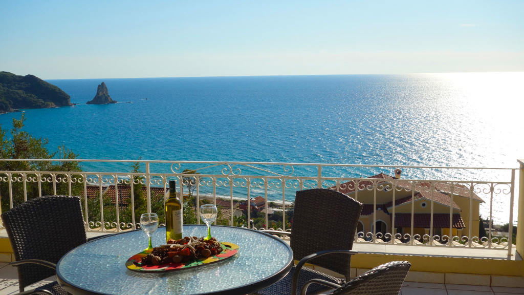 Natalia Loft Apartment C With Panoramic sea Views of Agios Gordios bay
