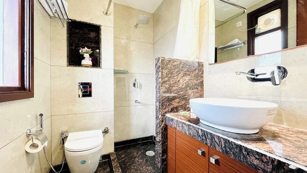 BluO 3BHK Golf Course Road Balcony Lift