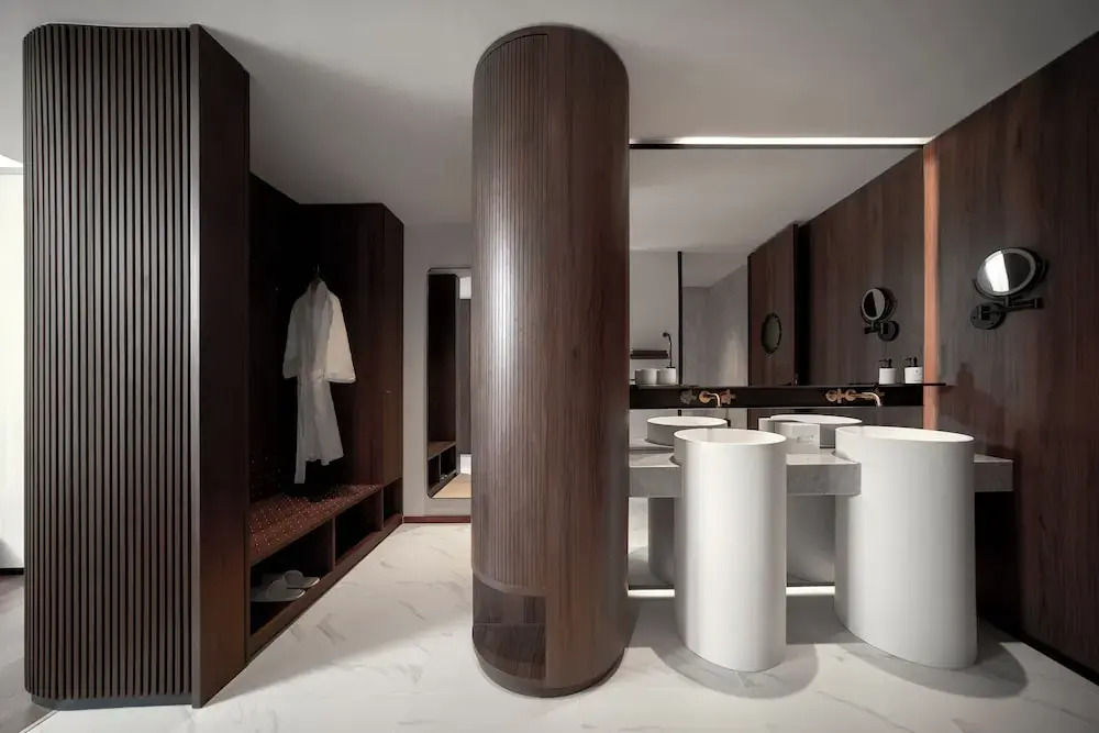 The Yacht Hotel by DC
