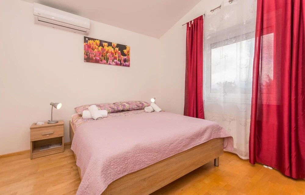 Gorgeous Home In Rastane Donje
