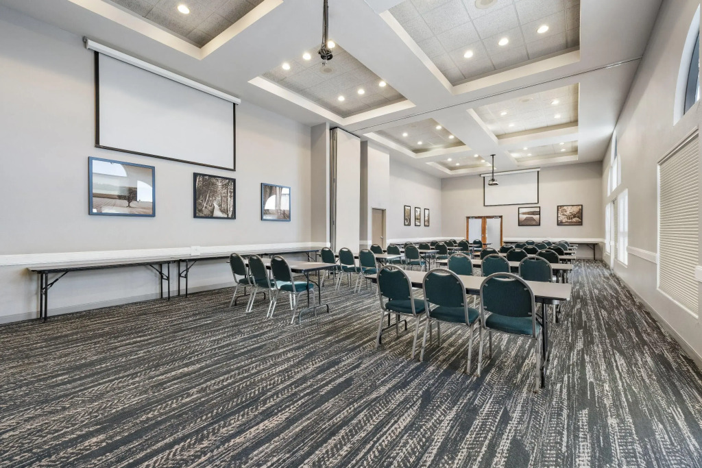 AmericInn by Wyndham Valley City Conference Center