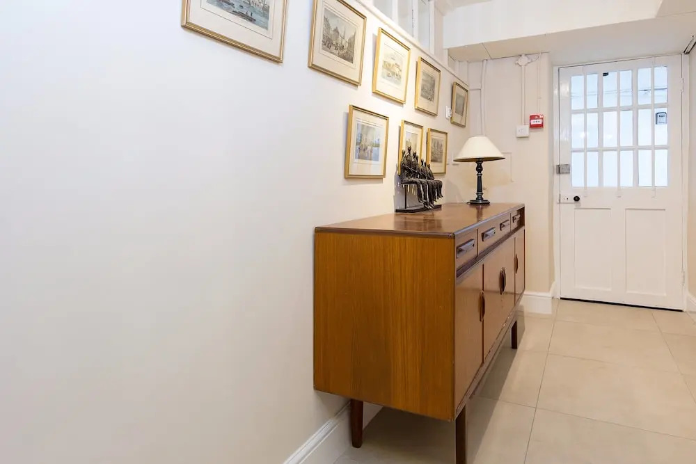 Incredible 2 Bedroom Flat next to Westminster Abbey