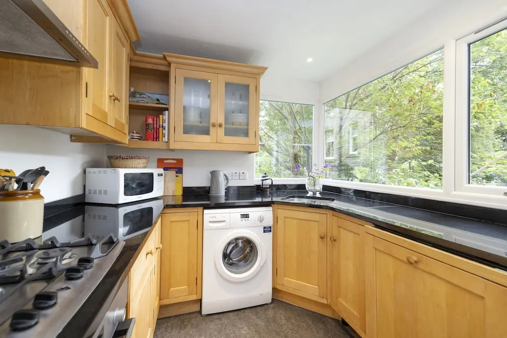 JOIVY 3 Bed Meadows Flat Near Castle & Royal Mile