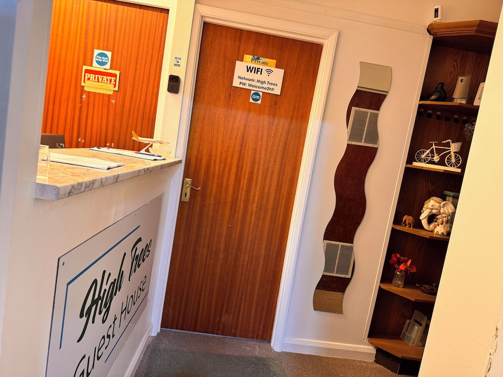 High Trees Guest House Gatwick