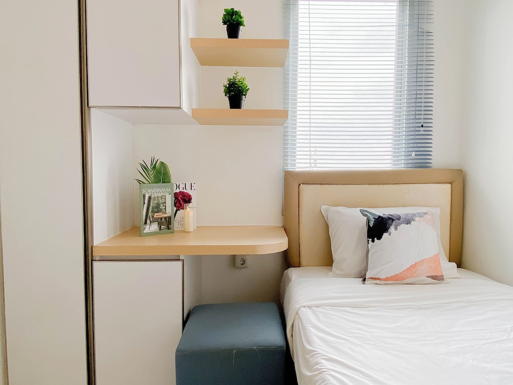 Cozy With Blue Accent 2Br At Podomoro Golf View Apartment
