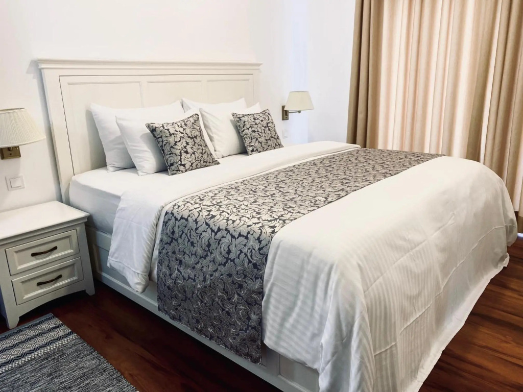 THE WIND LILY - Lake view luxury Apartment