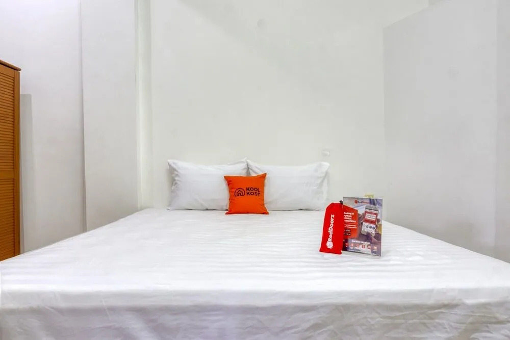 RedDoorz near Widya Mandala University