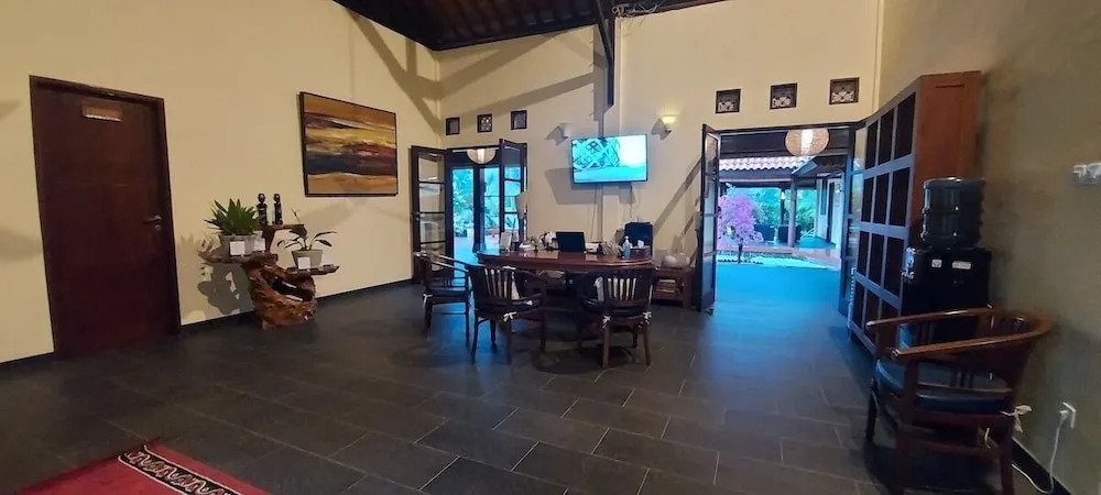 Bale Solah Lombok Holiday Resort