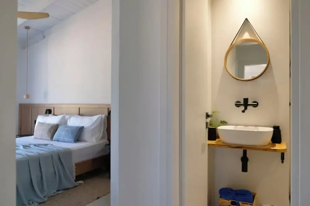 Evia Bay Suites and Retreats