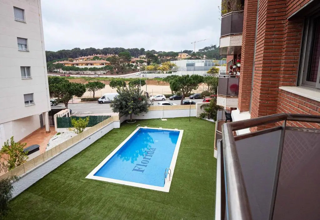 Two bedroom stylish studio, 5 minutes walk from the beach