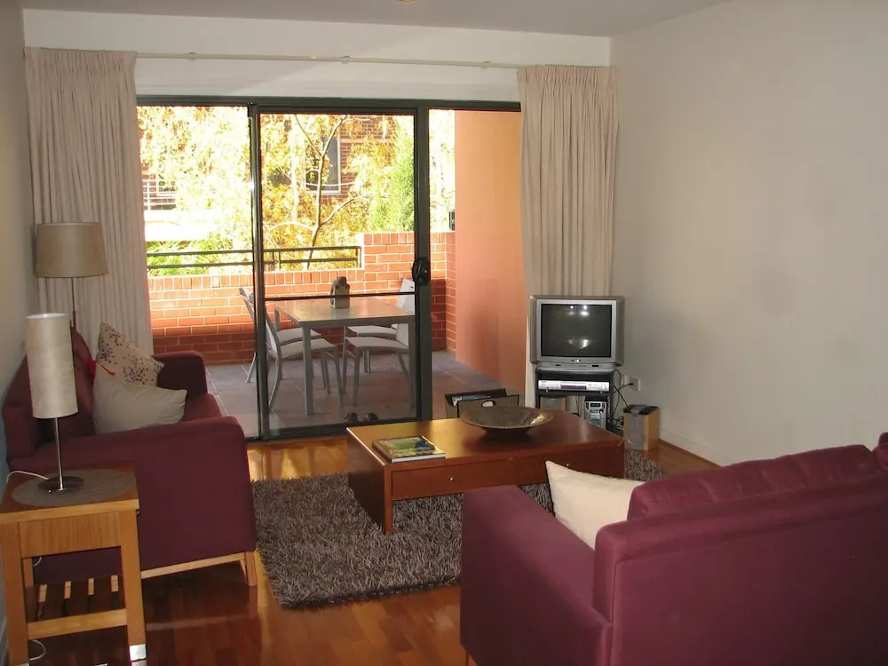 City Escape 2BD in Adelaides East End 1