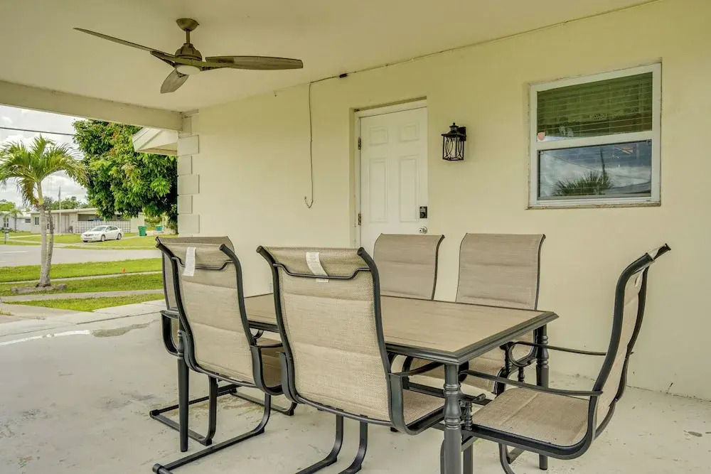 Port Charlotte Home w/ Sunroom, Grill & Fire Pit!