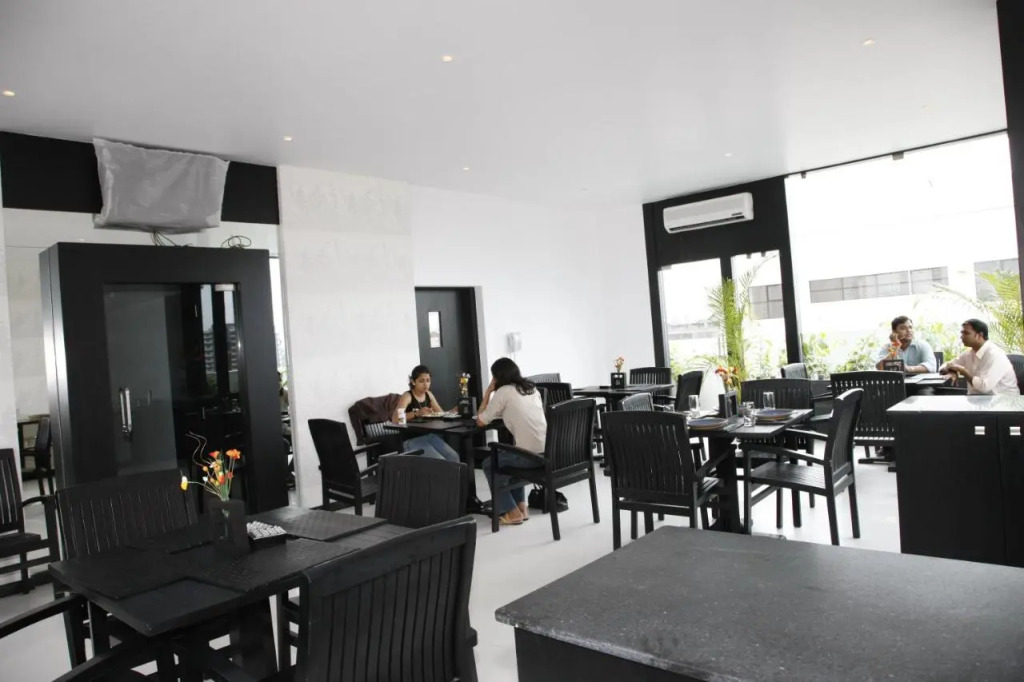 AR Suites Fontana Bay - Kalyani Nagar