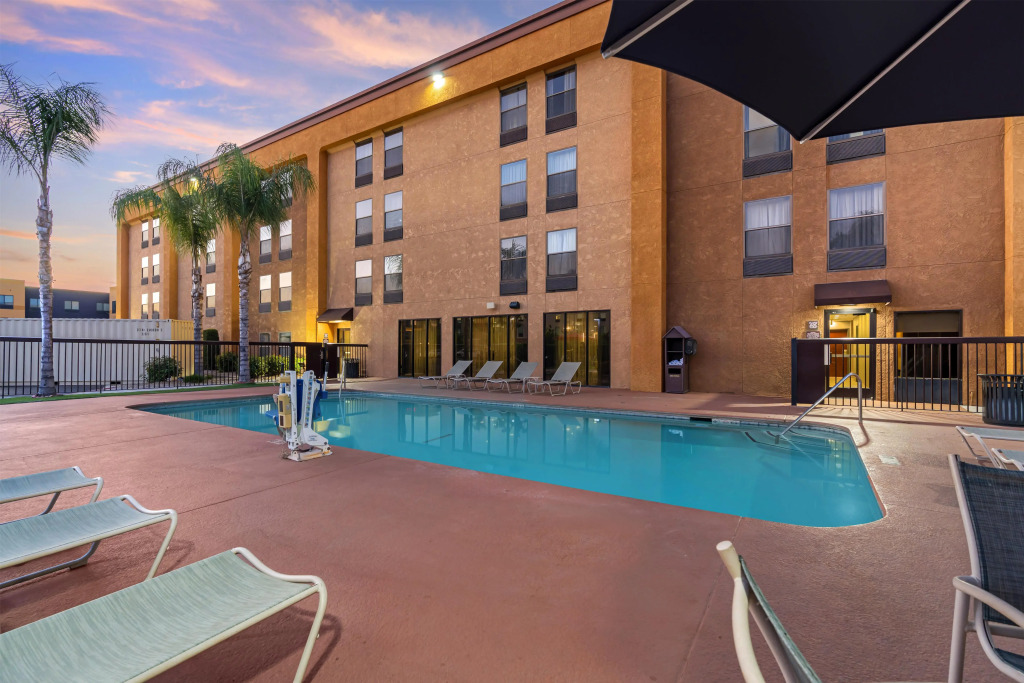 Best Western Plus Fresno Airport Hotel