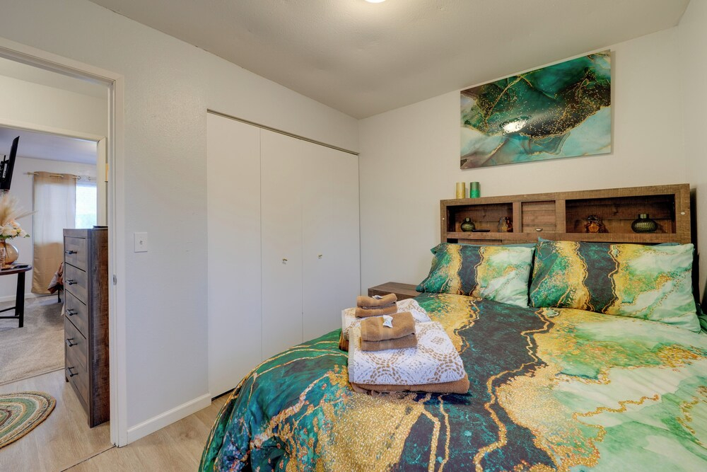 U-med District Townhome w/ Private Yard + Grill