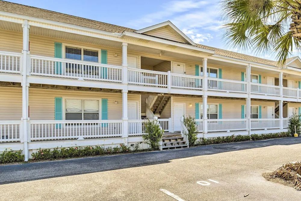 Gulf Shores Beach Condo w/ Community Pool!