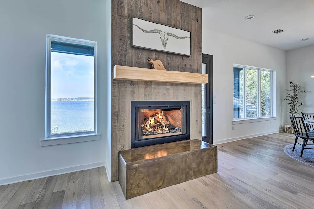 Luxury Lake Granbury Cliffside Home w/ Deck