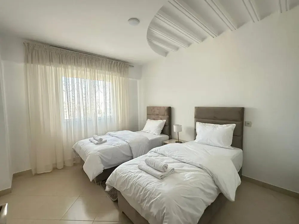 SHRTSTAYS Guesthouse