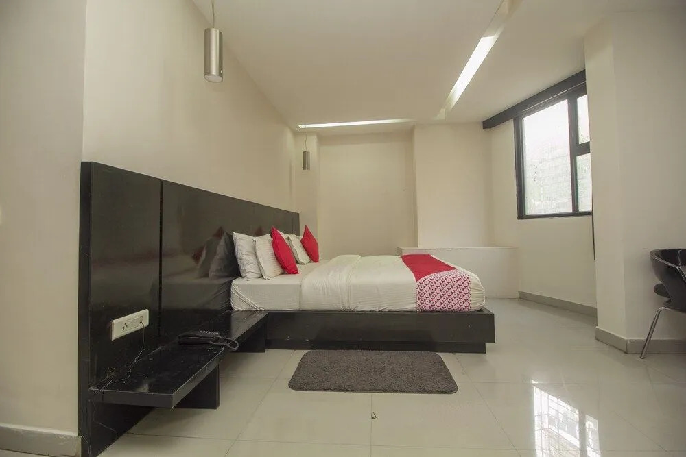 OYO 28171 Kava Suites