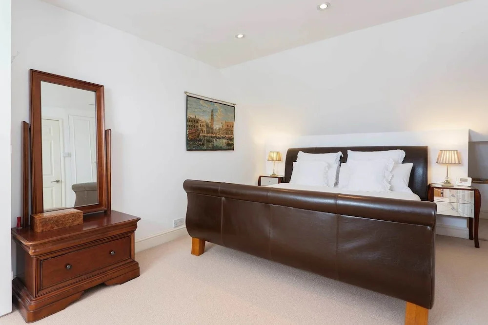 Veeve - Homely Hammersmith