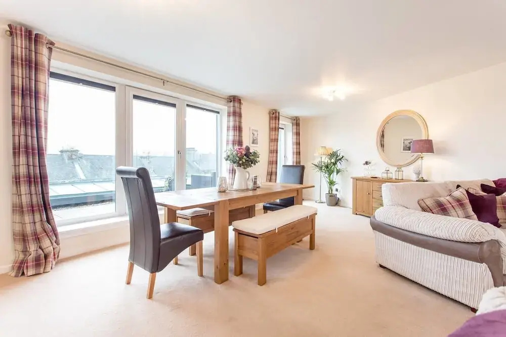 Luxury Penthouse Secc/hydro W/balcony & Parking