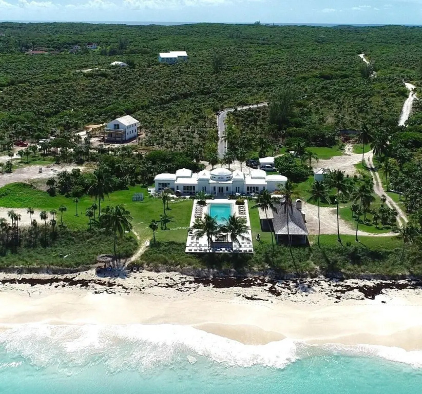 Cricket Beach House-luxurious Beachfront House 5 Bedroom Home
