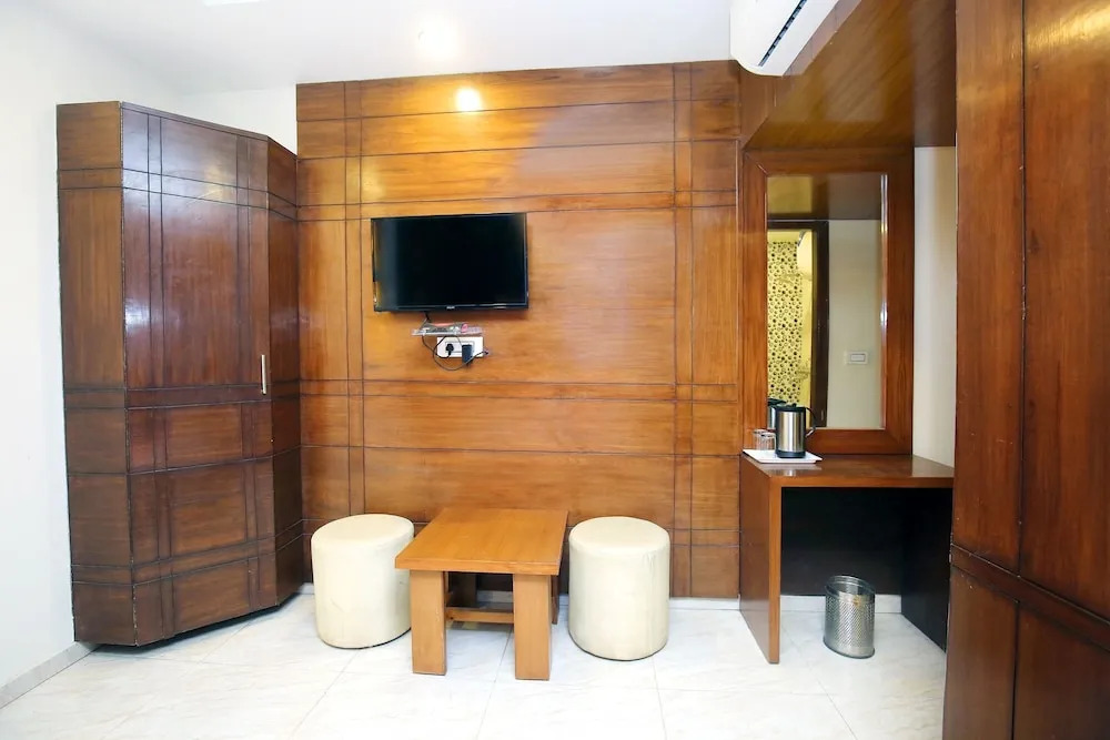 Capital O Hotel Cargo by JD
