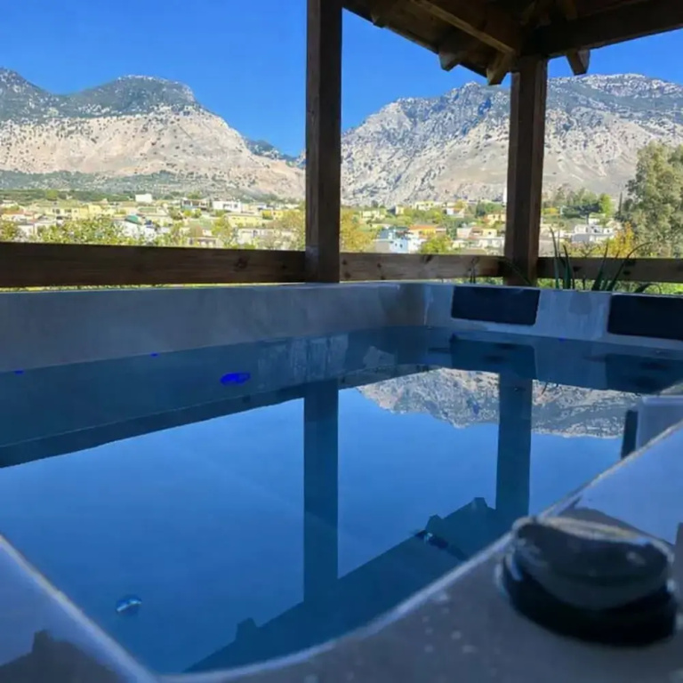 Zaros Traditional House - Private Hot Tub Retreat