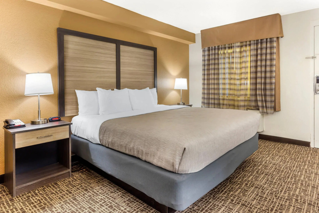 Quality Inn & Suites Spring Lake - Fayetteville near Fort Bragg