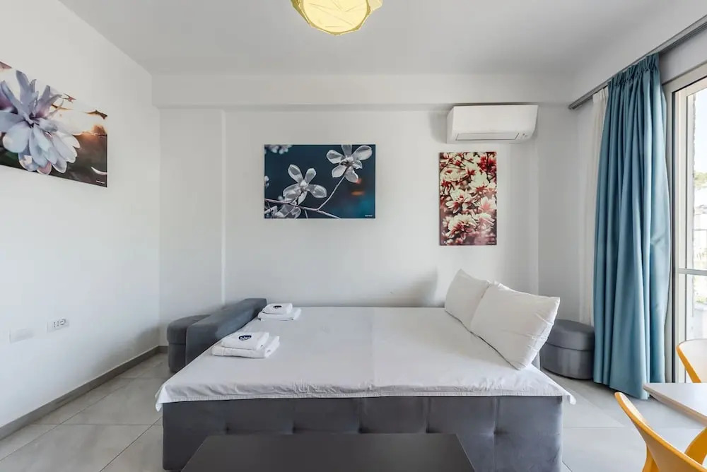 Tranquil Apartment With Pool Access - Manjola