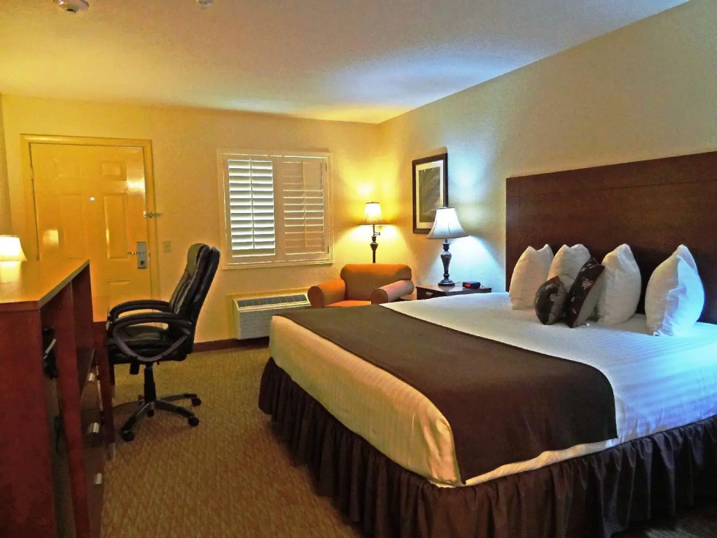 Kenedy Inn and Suites