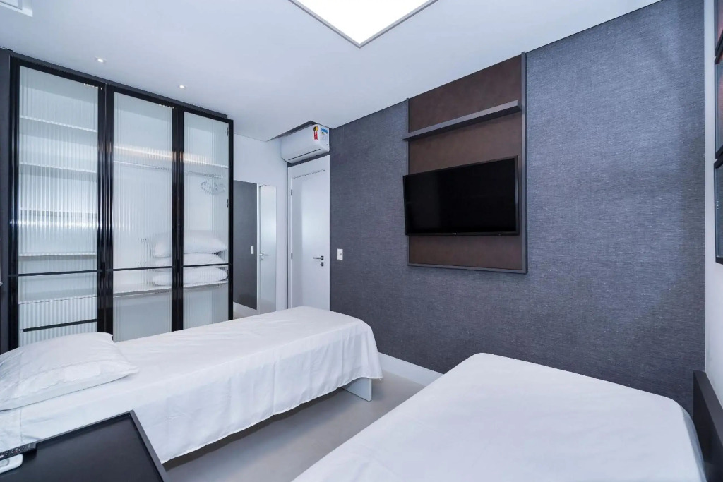 Adra 105 - Excelente apartamento no centro de Bombinhas - Rooftop com piscina e academia - À poucos metros da praia