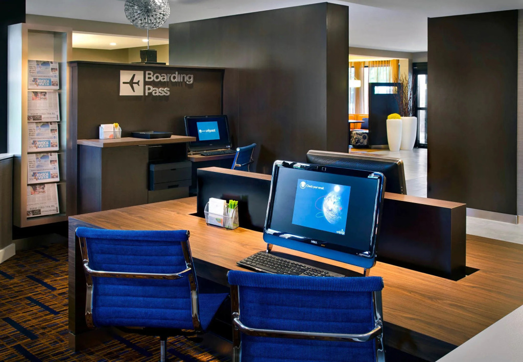 Courtyard By Marriott Hartford Windsor Airport