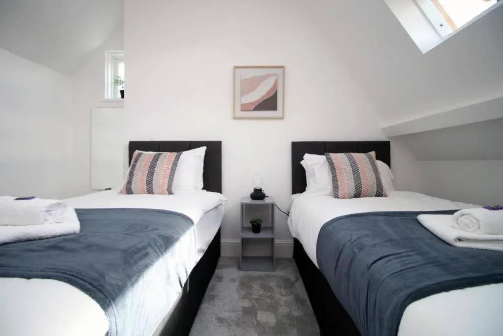 16 North Road Flat 4 by Mia Living Free Parking On Site