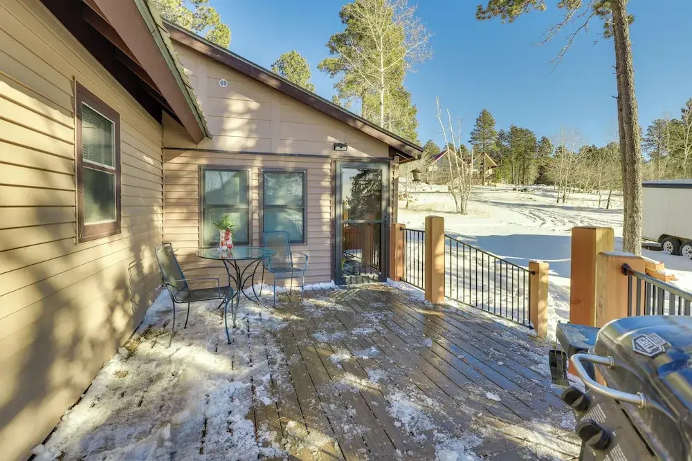 Cozy Lead Cabin w/ Deck < 1 Mi to Ski Slopes!