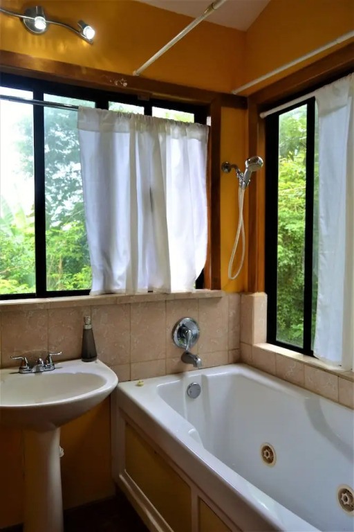 Treetop Cottage Escape in Tropical Garden Near San Ignacio