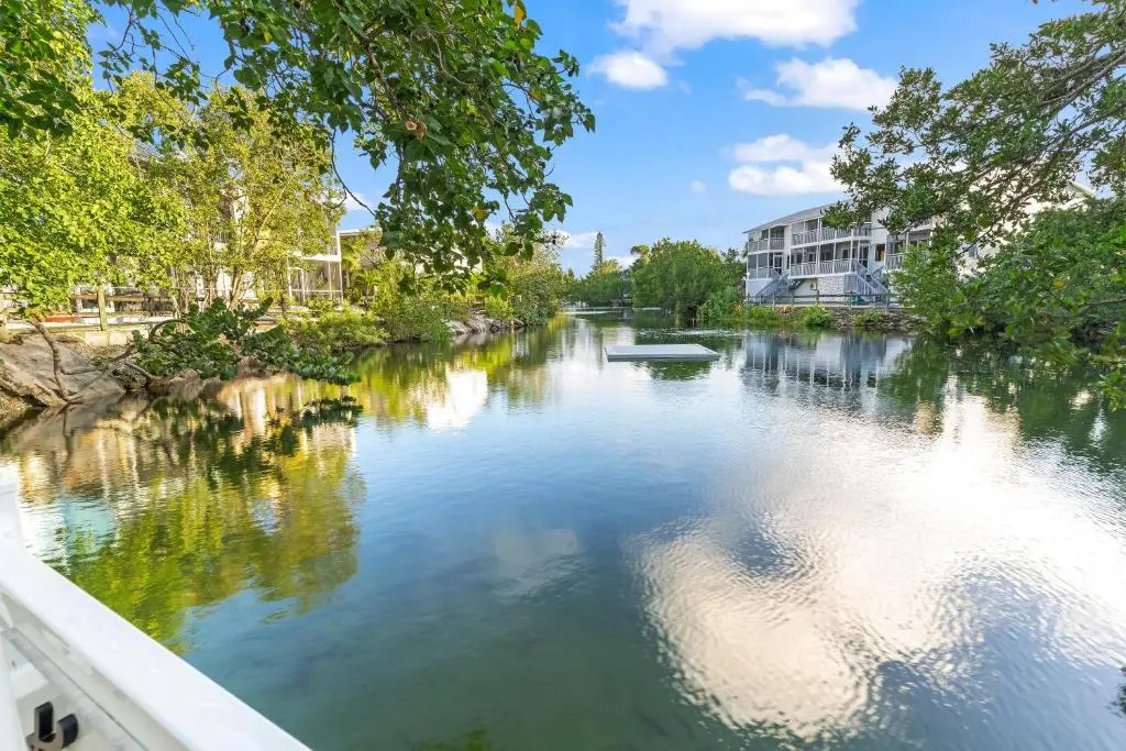 TOWER 2 MASTER SUITEs, 2 KINGS BEDS, MARINA
