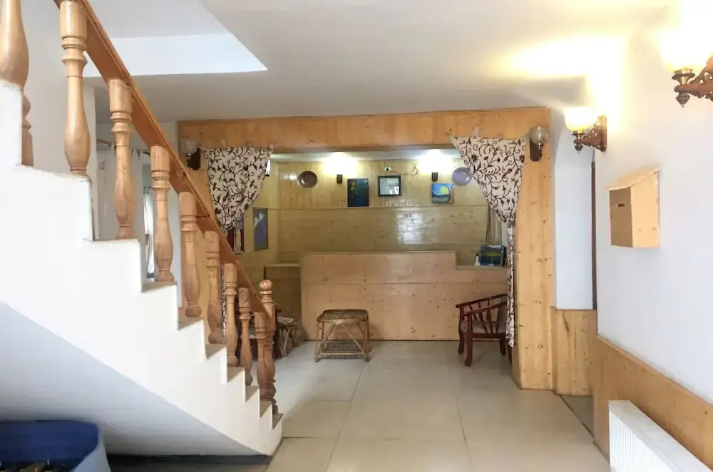 OYO 22456 Hotel Fifth Season