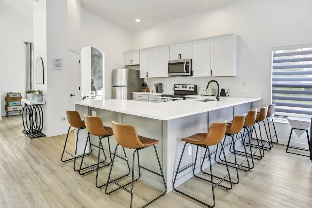 Spacious 6-bedroom Home in Hampton Lakes Perfect for Family Getaways!