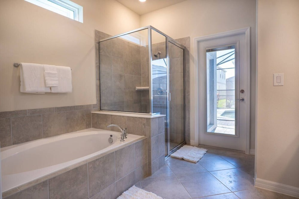 Luxury Villa- 10BR w LED Pool Windsor Cay