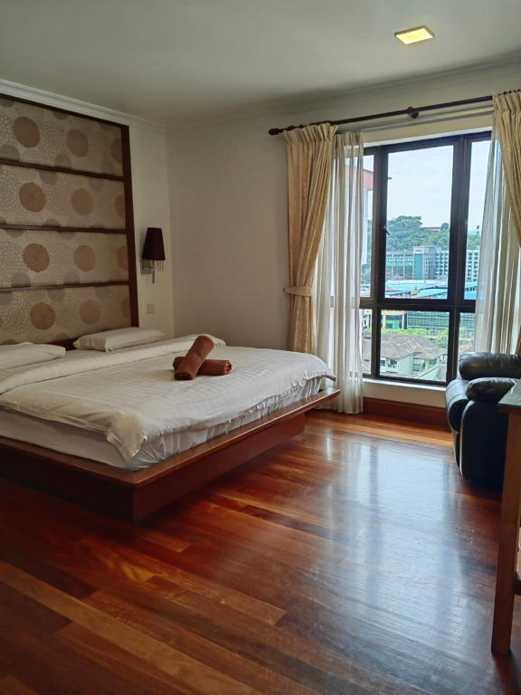 Petronella Luxury Penthouse marina court