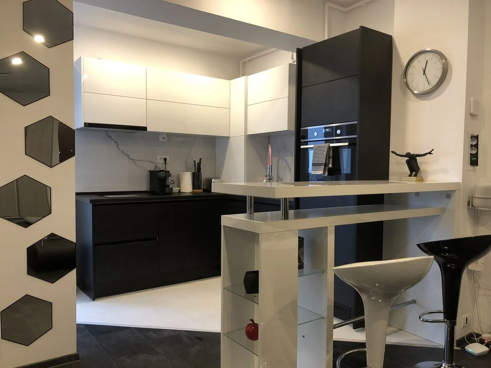 West Park 2 Residence by Lake View