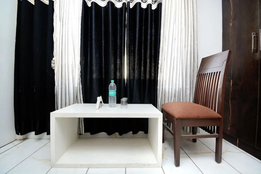 Oyo 30999 Hotel Vaishno